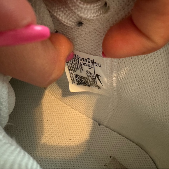 Nike sneakers - Picture 3 of 3